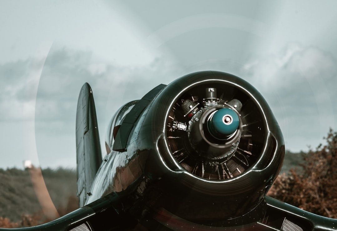 Gros plan sur le moteur radial d’un avion historique restauré